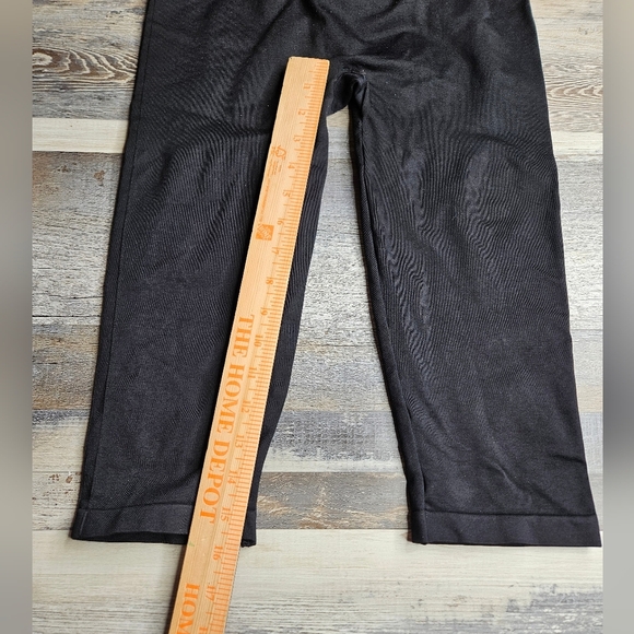 Blanqi Everyday Blank Capri Leggings Size Large - Picture 8 of 10